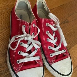 red converse!